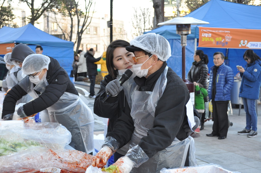 Gimjang Charity Event and Art Flea Market - Gyeonggi Cultural Foundation and KT Wiz (10)