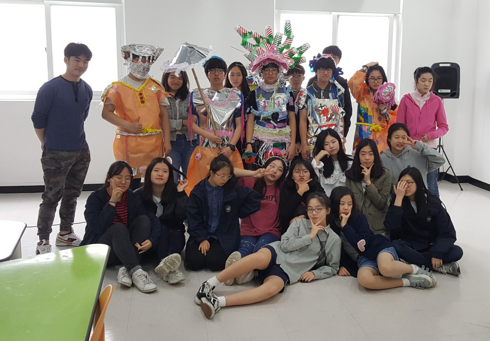 Real Arts from Outside the Textbook – Lose Yourself in Arts in Creative Arts Camp (1)