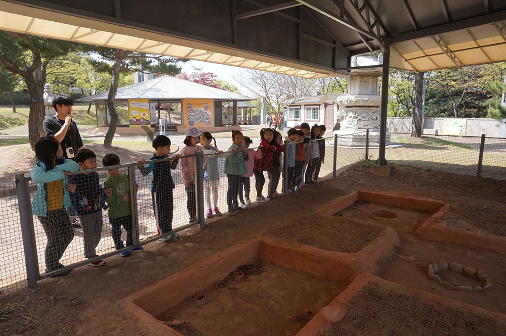 Sangsang Gogo (想像考古) – An Excavation Experience for Children